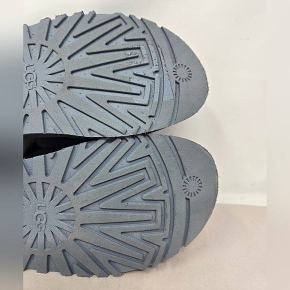 Ugg Womens Disco Slide Shoes Size 9 Gray Fluffy Sherling Back Stretch Strap - Picture 10 of 14